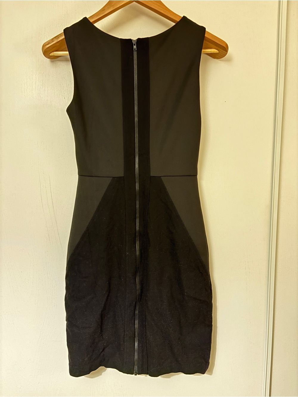 Susana Monaco Little Black Sheath Dress Size 4 Sleeveless Zipper 90s Minimalist - Picture 2 of 11